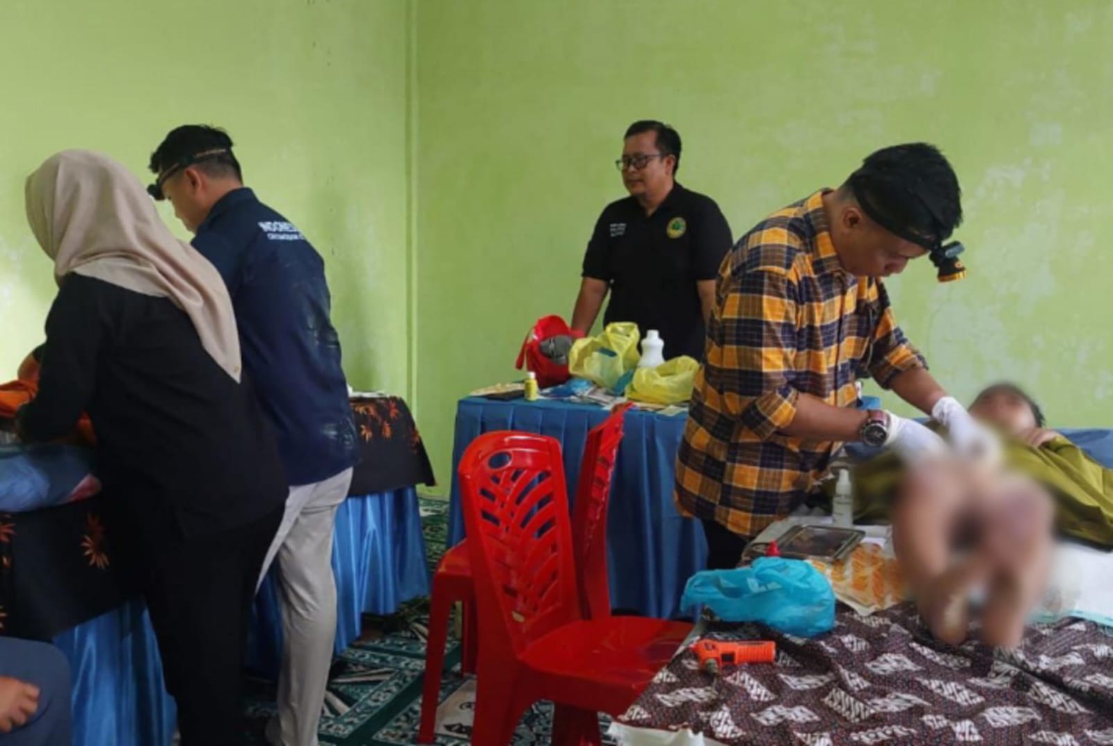 Sunatan massal digelar di kawasan Pamak, Kecamatan Tebing, Kabupaten Karimun | Foto: Nichita